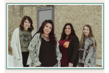 Logo for Yvonne’s Classy Closet Logo for Yvonne’s Classy Closet